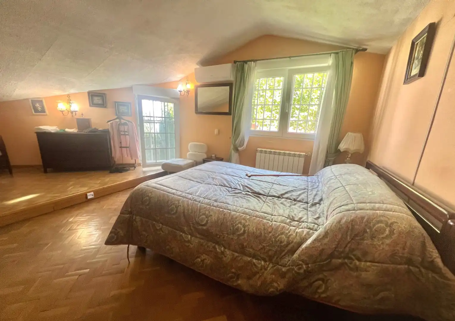 Habitación de Casa adosada en venta en Madrid con Aire acondicionado, Calefacción y Jardín privado