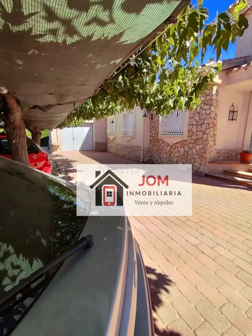 Vista exterior de Casa o xalet en venda en Albacete amb Aire condicionat, Calefacció i Jardí privat