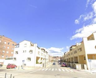 Vista exterior de Casa o xalet en venda en Talavera de la Reina amb Jardí privat