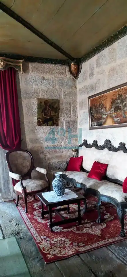 Sala de estar de Finca rústica en venta en Beade  con Jardín privado y Amueblado