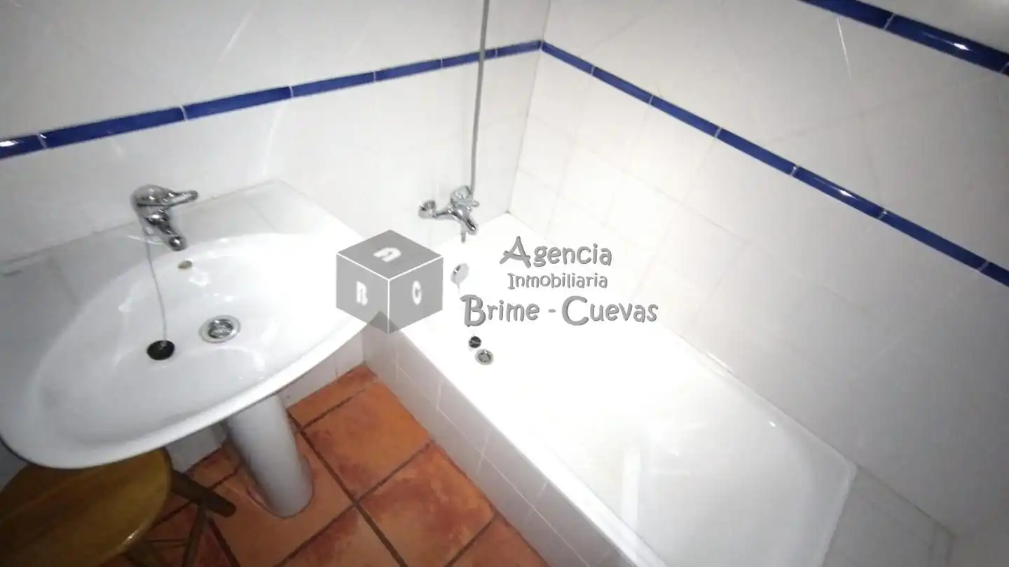 Badezimmer von Country house zum Verkauf in Caso mit Heizung und Privatgarten
