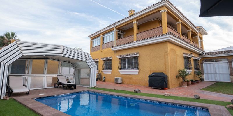 Vista exterior de Casa o xalet en venda en Málaga Capital amb Aire condicionat, Jardí privat i Terrassa