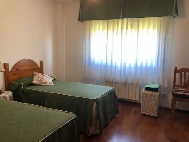 Habitación de Casa o chalet en venta en Llanera con Calefacción, Jardín privado y Parquet