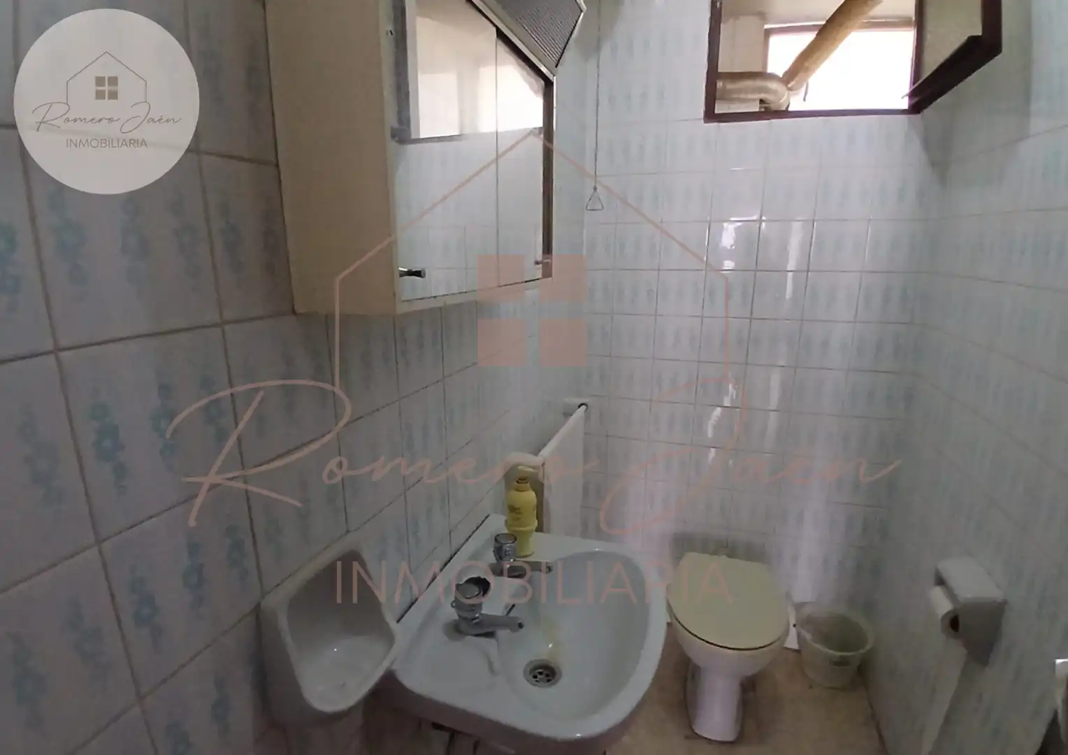 Badezimmer von Wohnung zum Verkauf in Jaén mit Abstellraum