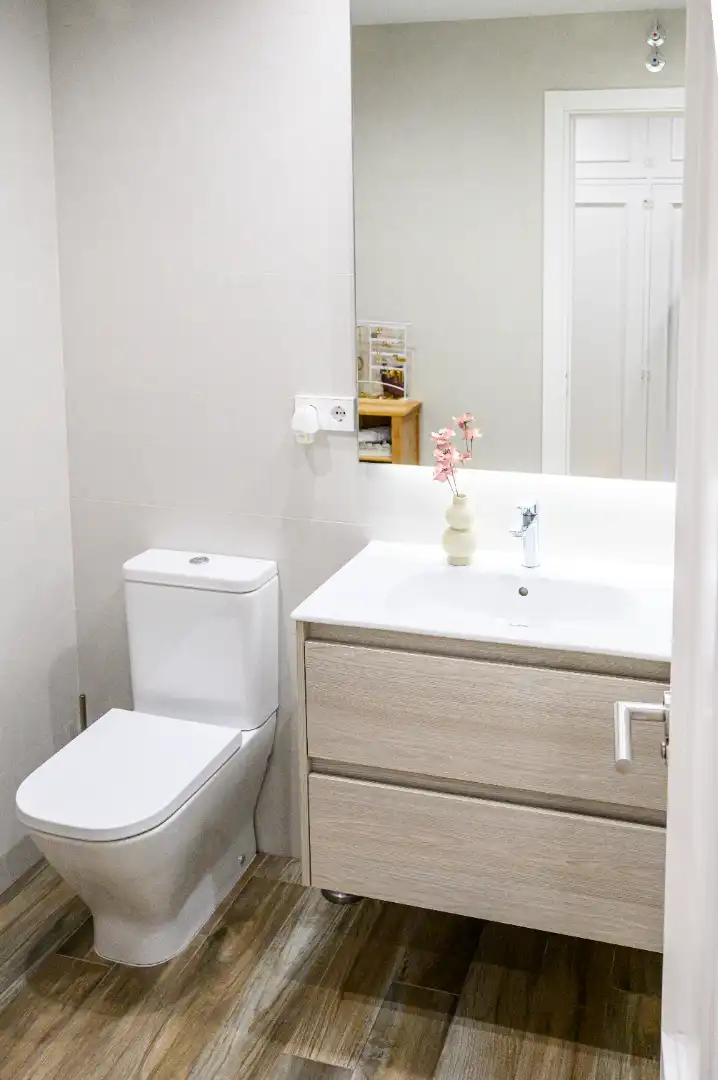 Badezimmer von Wohnung zum Verkauf in Pozuelo de Alarcón mit Klimaanlage, Heizung und Parkett