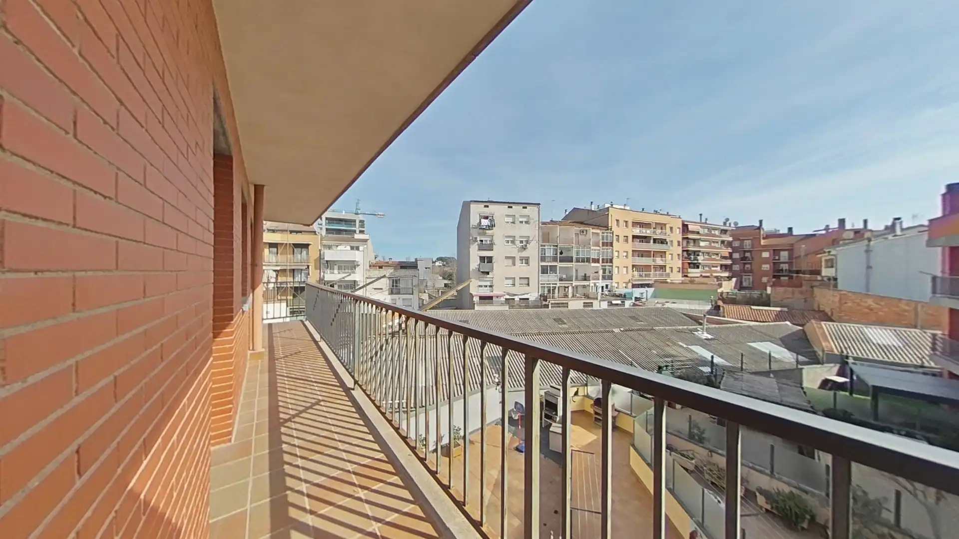 Vista exterior de Dúplex en venta en Manresa con Terraza, Trastero y Balcón