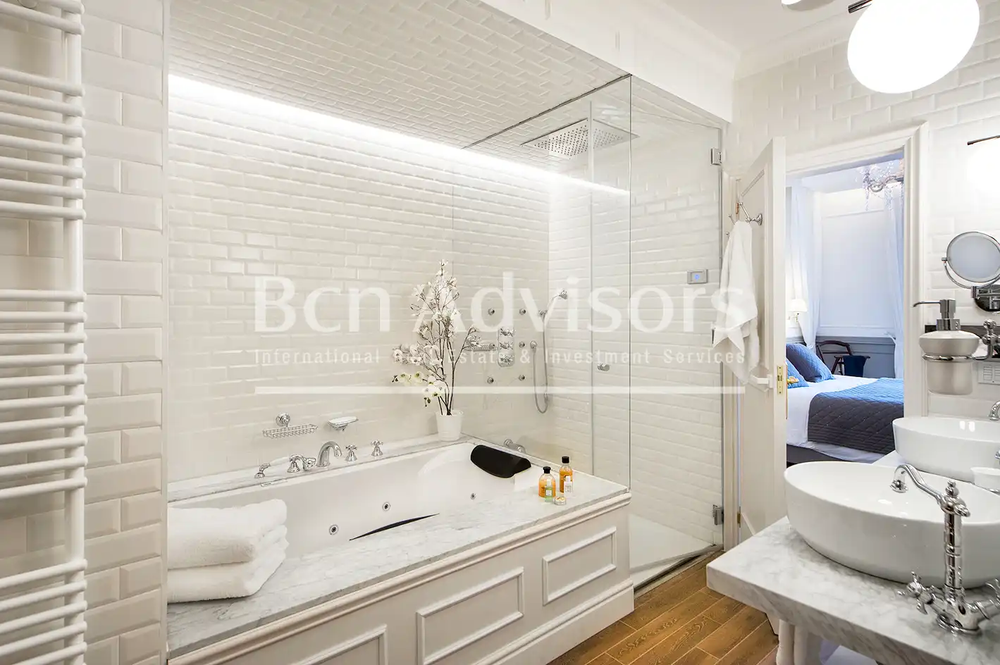 Bathroom of Attic for sale in Barcelona  with Air Conditioner, Heating and Terrace