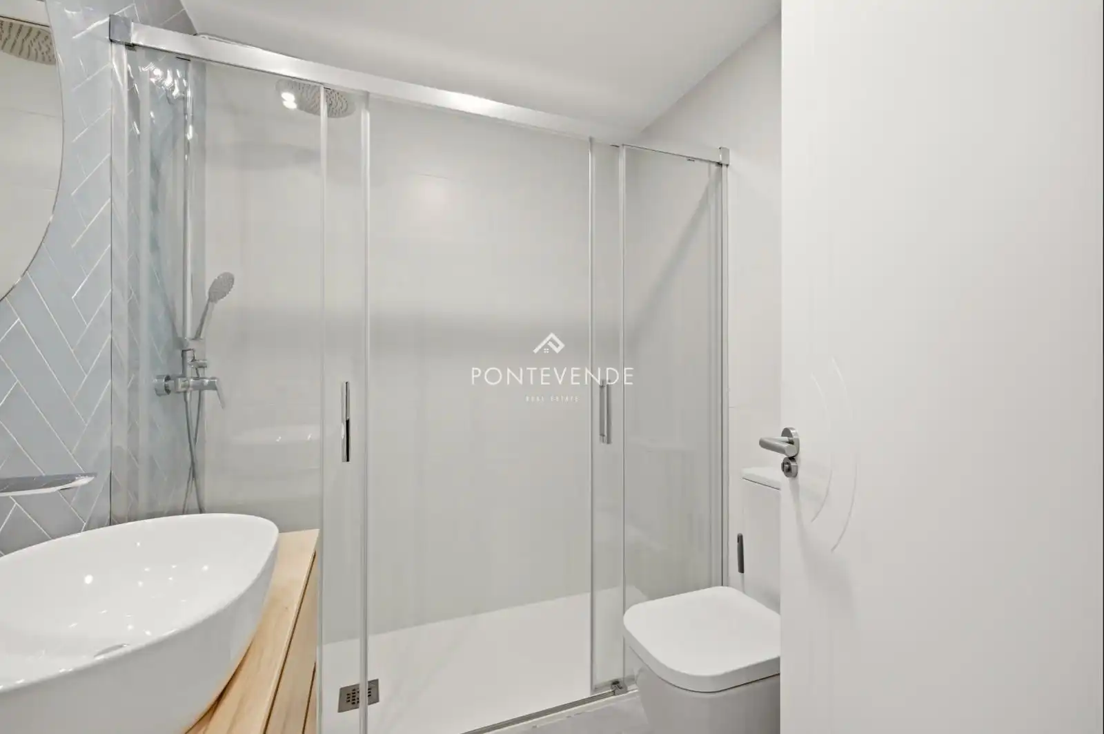 Bathroom of Flat for sale in Poio  with Heating