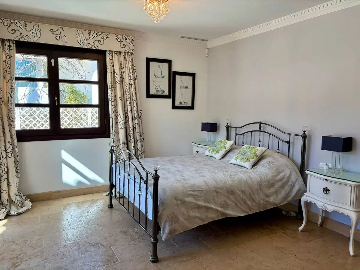 Schlafzimmer von Haus oder Chalet zur Miete in Benahavís mit Klimaanlage, Heizung und Privatgarten