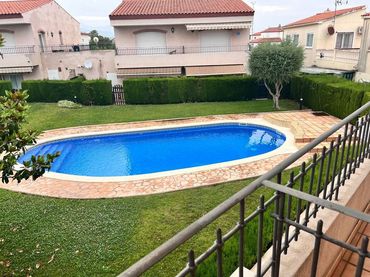 Casa amb piscina en venda a Miami Platja