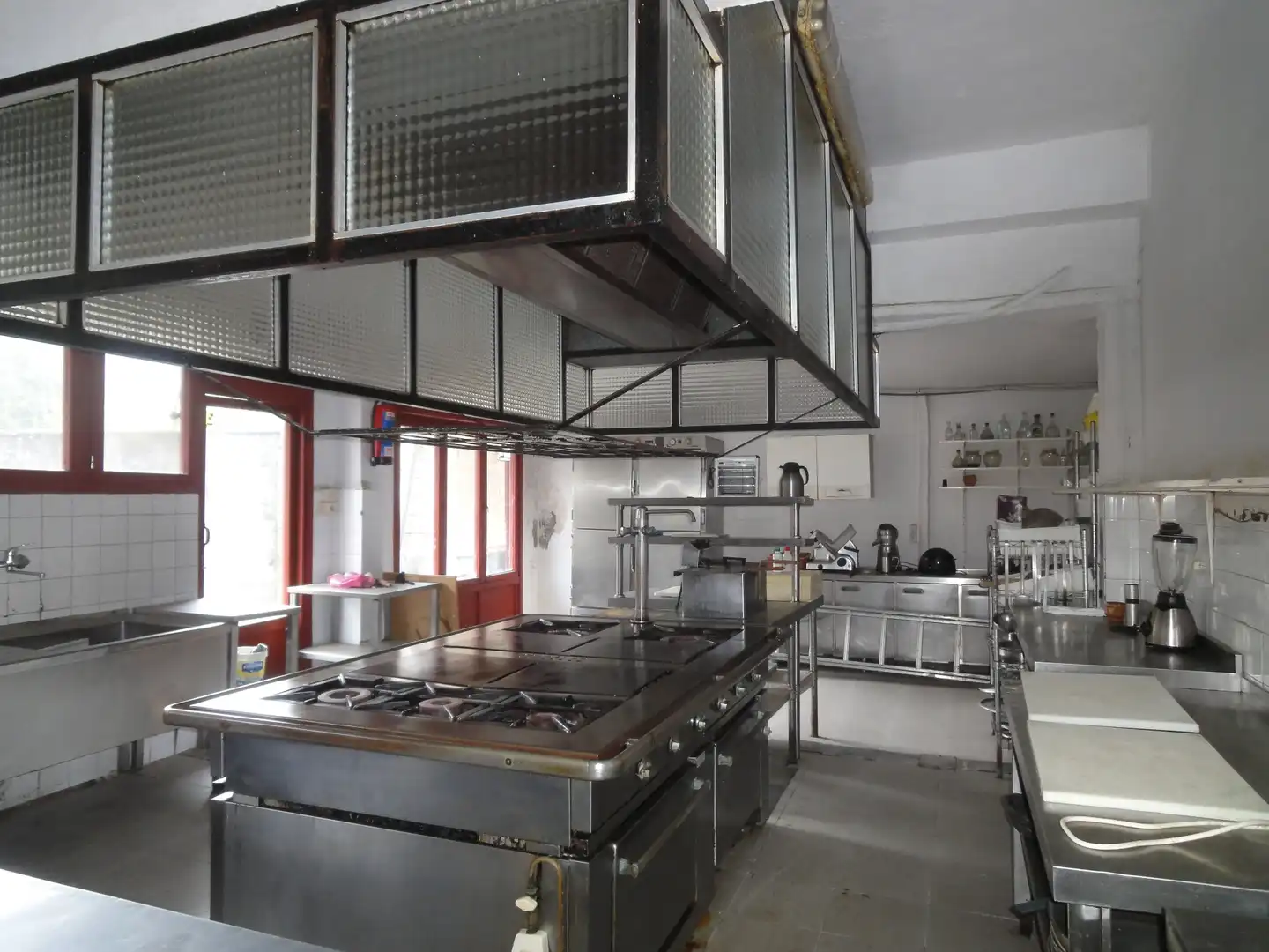 Cuina de Local en venda en Okondo amb Terrassa i Moblat