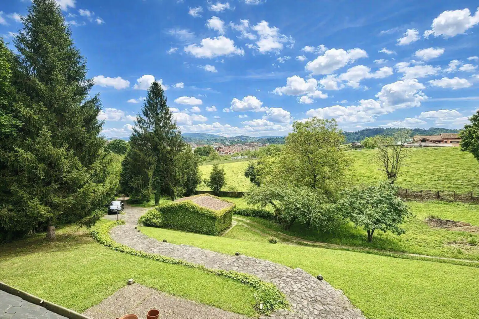 Garden of Houses for sale in Sariego  with Heating, Private garden and Parquet flooring