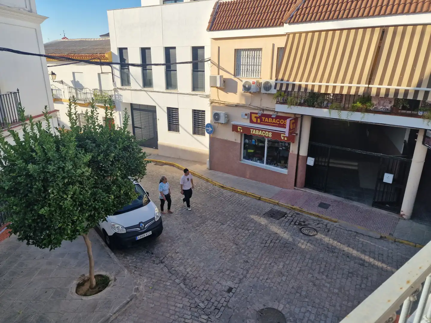 Vista exterior de Pis en venda en Sanlúcar la Mayor amb Aire condicionat, Calefacció i Terrassa