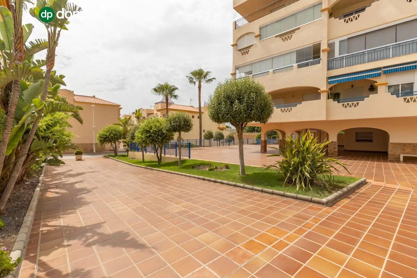 Vista exterior de Piso en venta en El Ejido con Piscina comunitaria