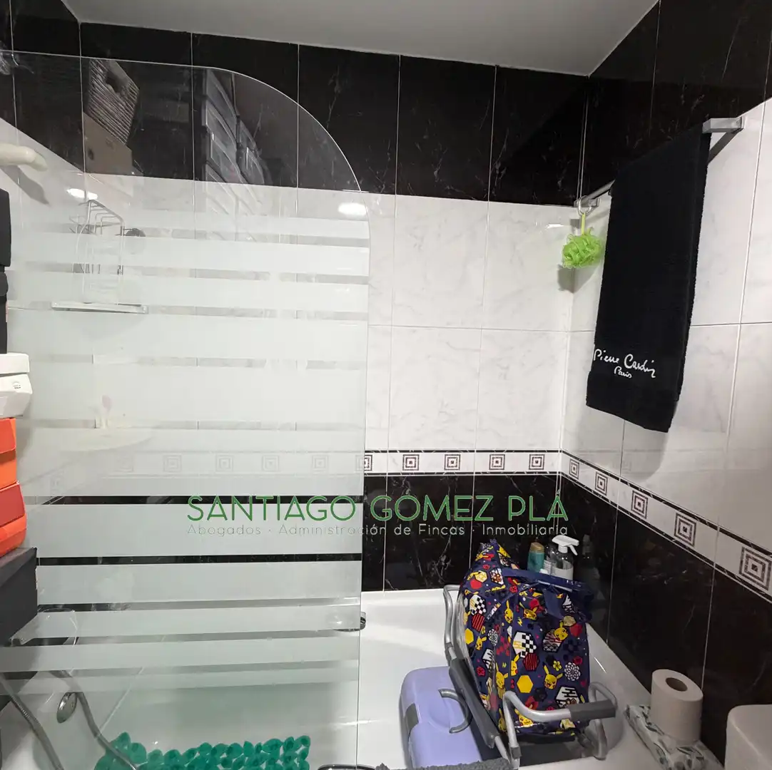 Baño de Piso en venta en Silla con Aire acondicionado, Amueblado y Horno