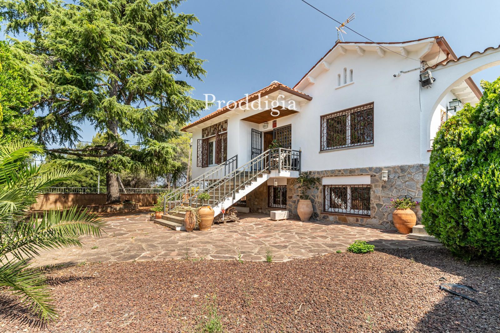 Vista exterior de Casa o xalet en venda en Sant Cugat del Vallès amb Jardí privat i Terrassa