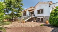 Vista exterior de Casa o xalet en venda en Sant Cugat del Vallès amb Jardí privat i Terrassa