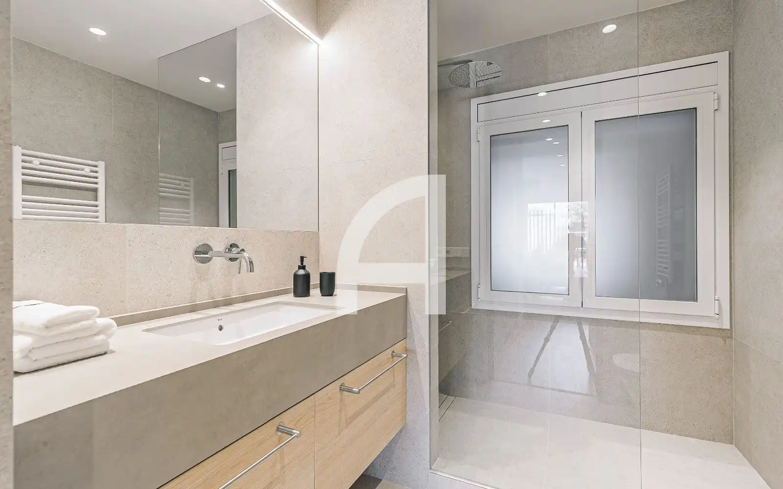 Bathroom of Flat for sale in Barcelona  with Air Conditioner, Heating and Parquet flooring