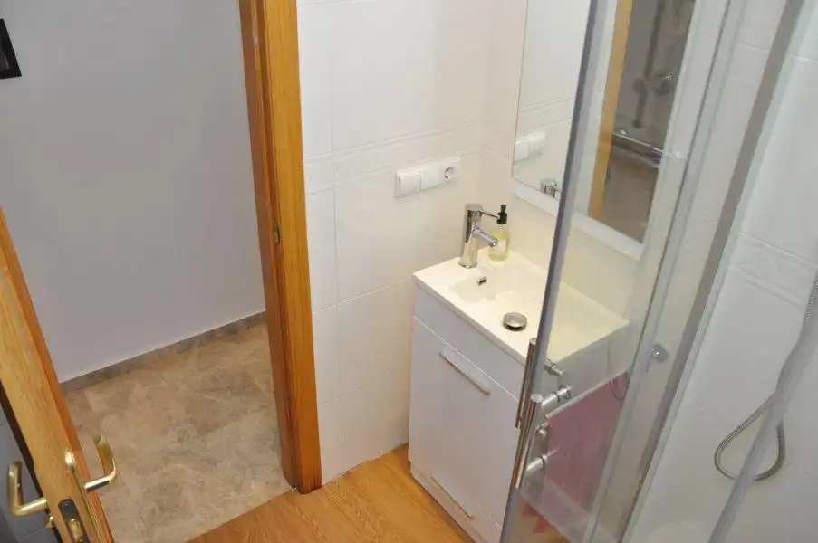 Baño de Piso en venta en Xirivella con Aire acondicionado, Calefacción y Trastero