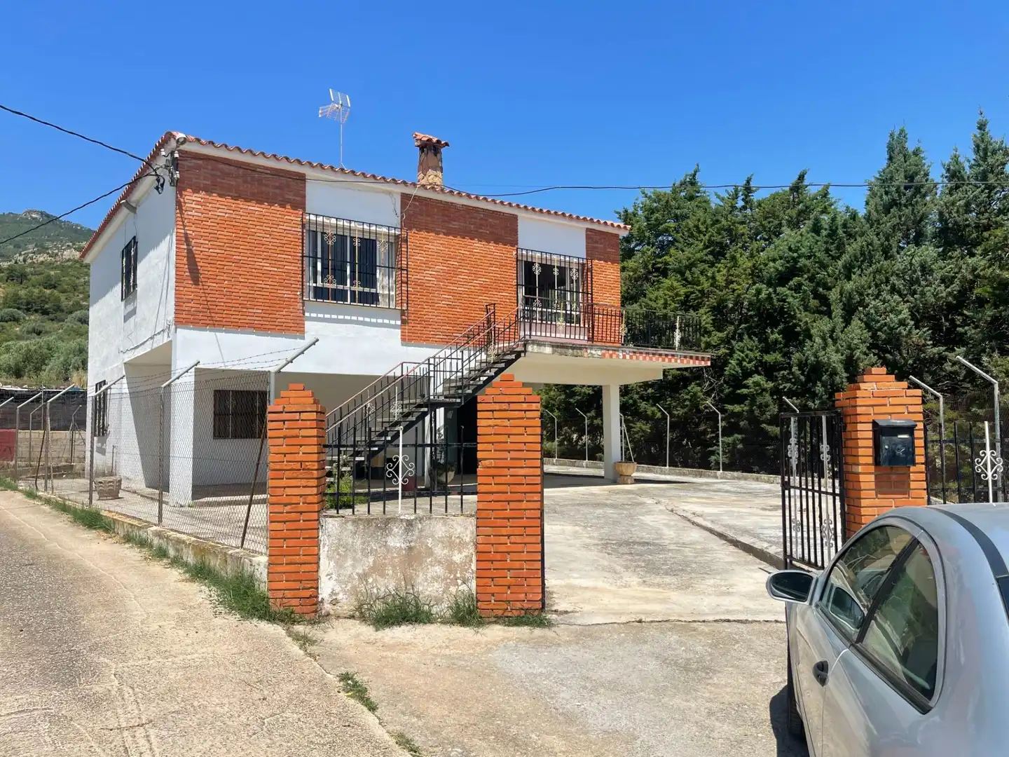 Vista exterior de Casa o chalet en venta en Chera con Terraza y Balcón