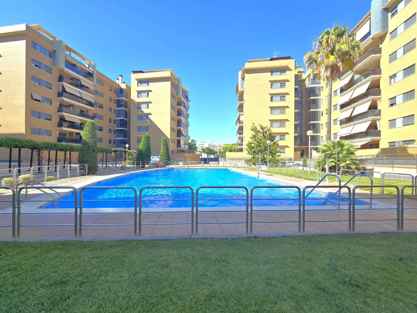 Swimming pool of Flat for sale in Reus  with Air Conditioner, Heating and Terrace