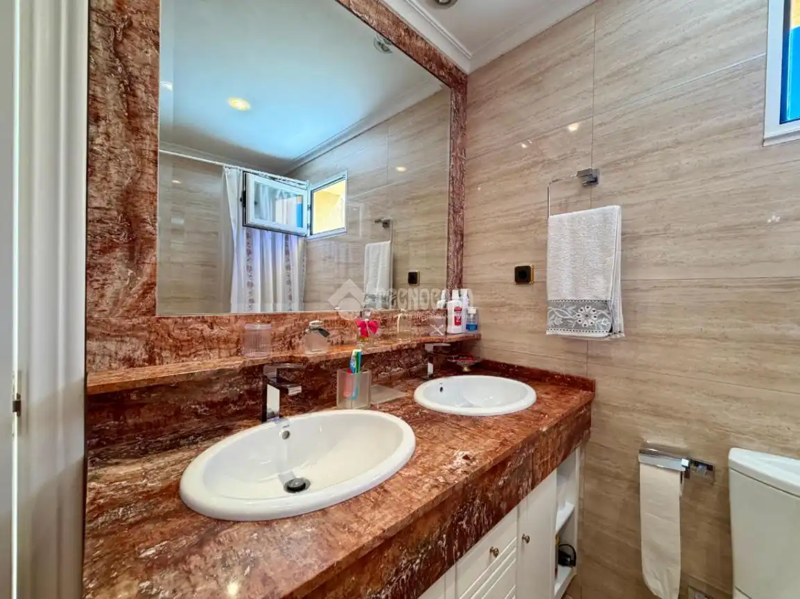 Baño de Casa adosada en venta en León Capital  con Parquet, Terraza y Amueblado