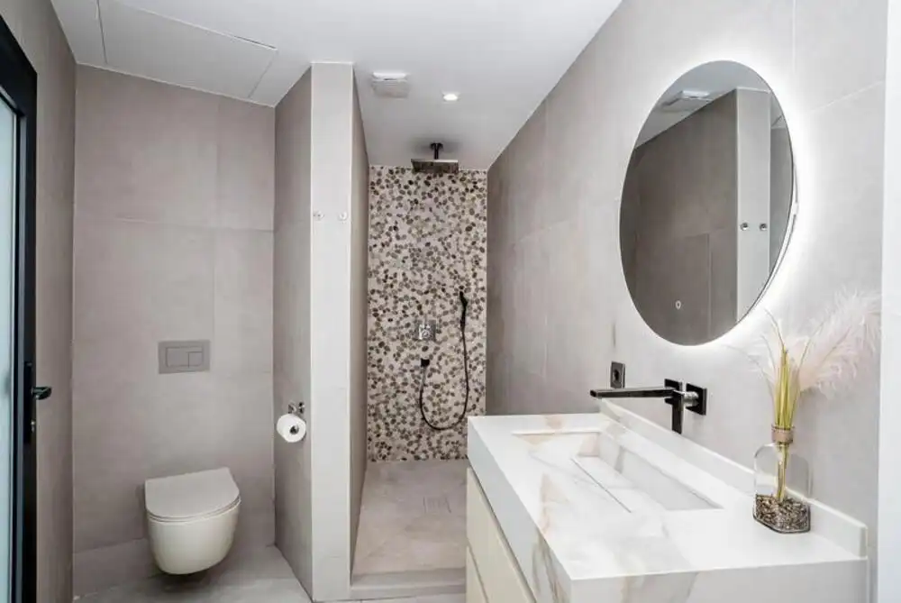 Bany de Casa o xalet de lloguer en Marbella amb Aire condicionat, Jardí privat i Terrassa
