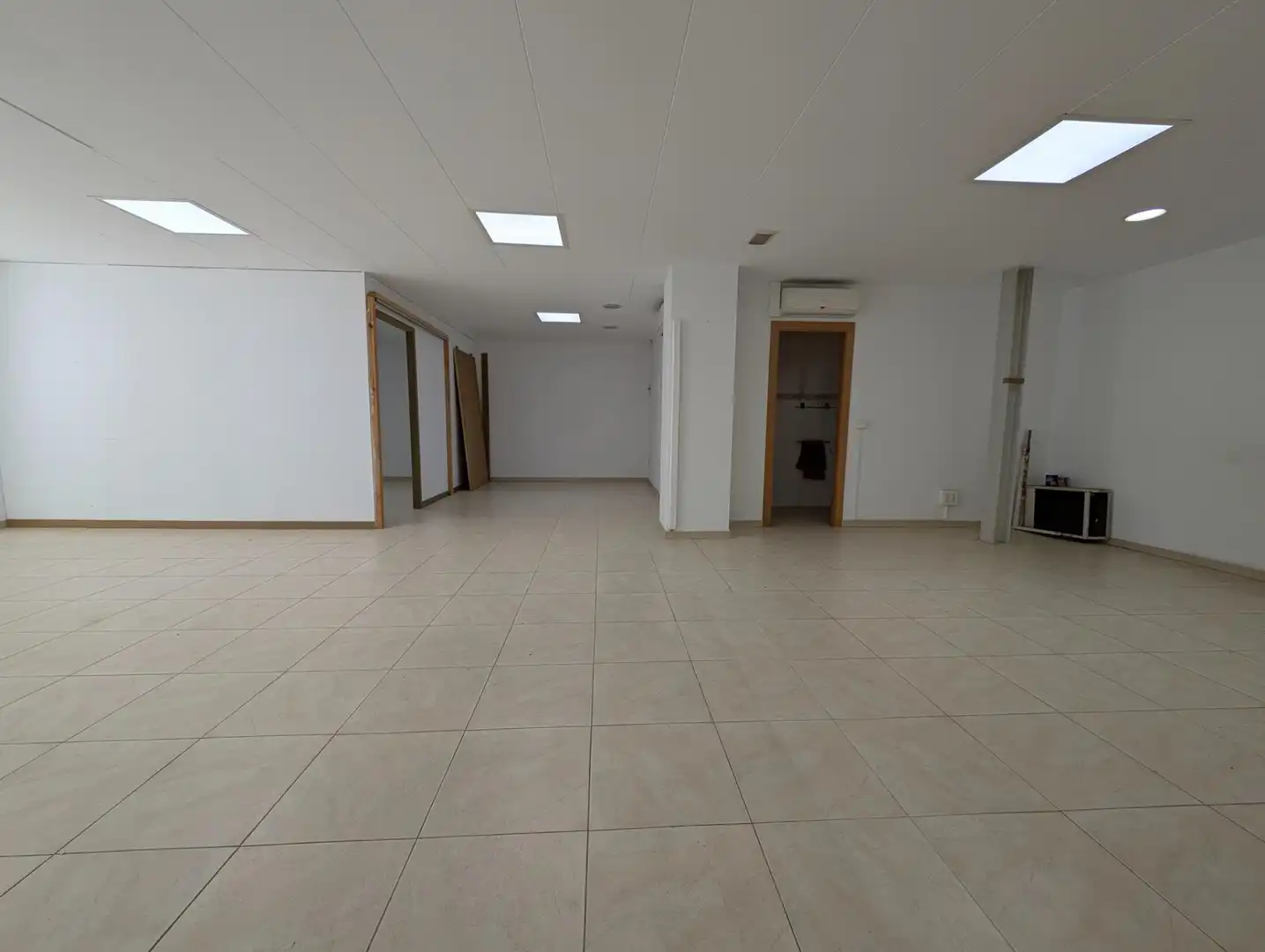 Gewerbefläche zur Miete in Carrer CRISTOFOR COLOM, imagen 8