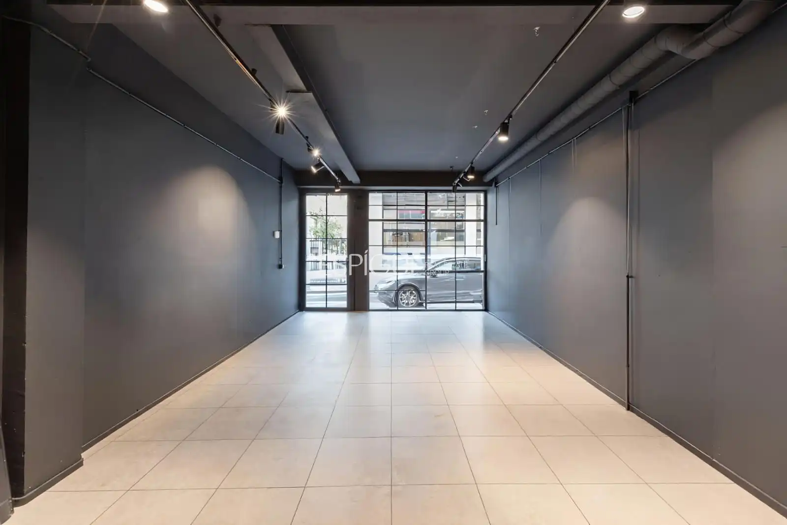 Vista exterior de Local en venta en Sant Cugat del Vallès con Alarma