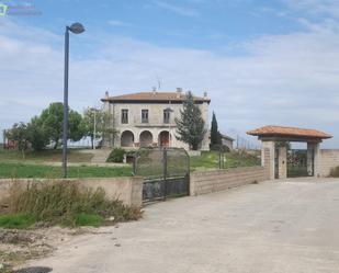 Außenansicht von Haus oder Chalet zum verkauf in Merindad de Río Ubierna mit Terrasse und Schwimmbad