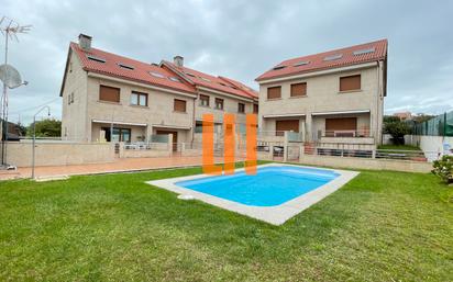 Piscina de Casa adosada en venda en Sanxenxo amb Terrassa