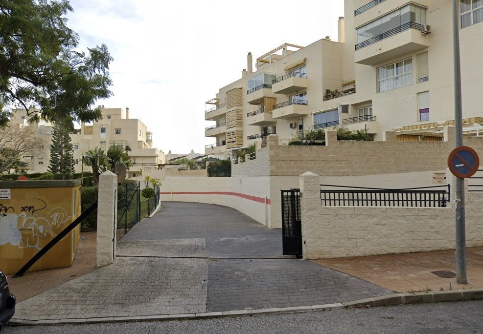 Vista exterior de Garatge en venda en Benalmádena