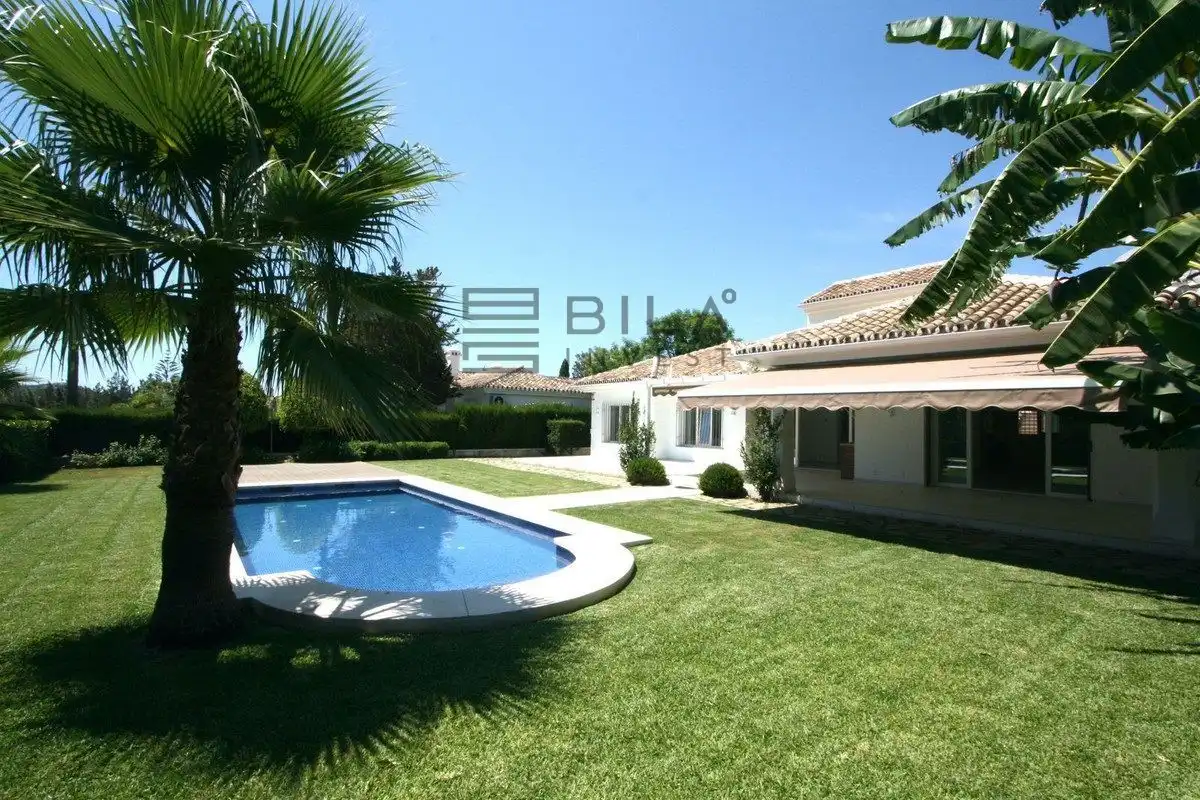 Vista exterior de Casa o xalet en venda en Mijas amb Aire condicionat, Terrassa i Traster