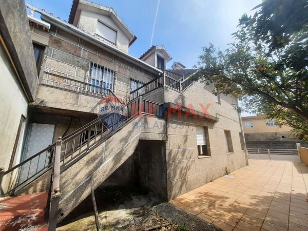 Vista exterior de Casa o xalet en venda en Vigo  amb Jardí privat, Parquet i Terrassa
