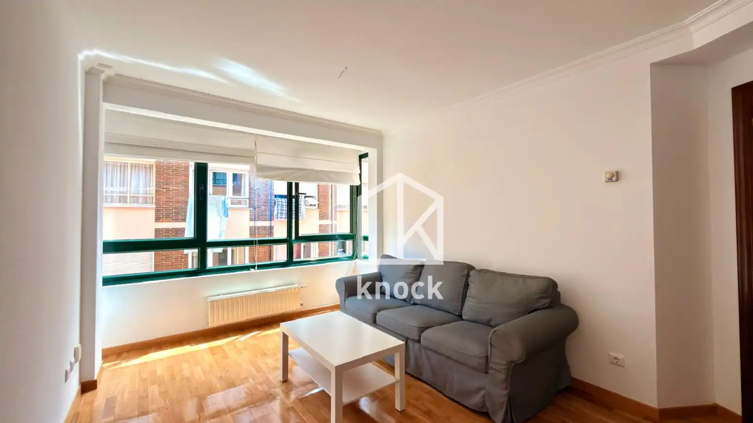 Vista exterior de Piso en venta en Oviedo  con Calefacción