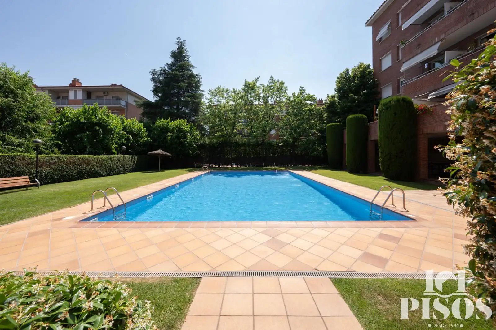 Swimming pool of Flat for sale in Sant Cugat del Vallès  with Heating, Terrace and Storage room