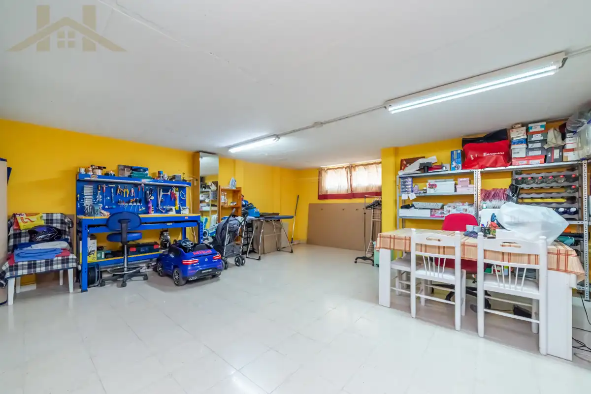 Casa adosada en venta en Altos del Olivar - El Caracol