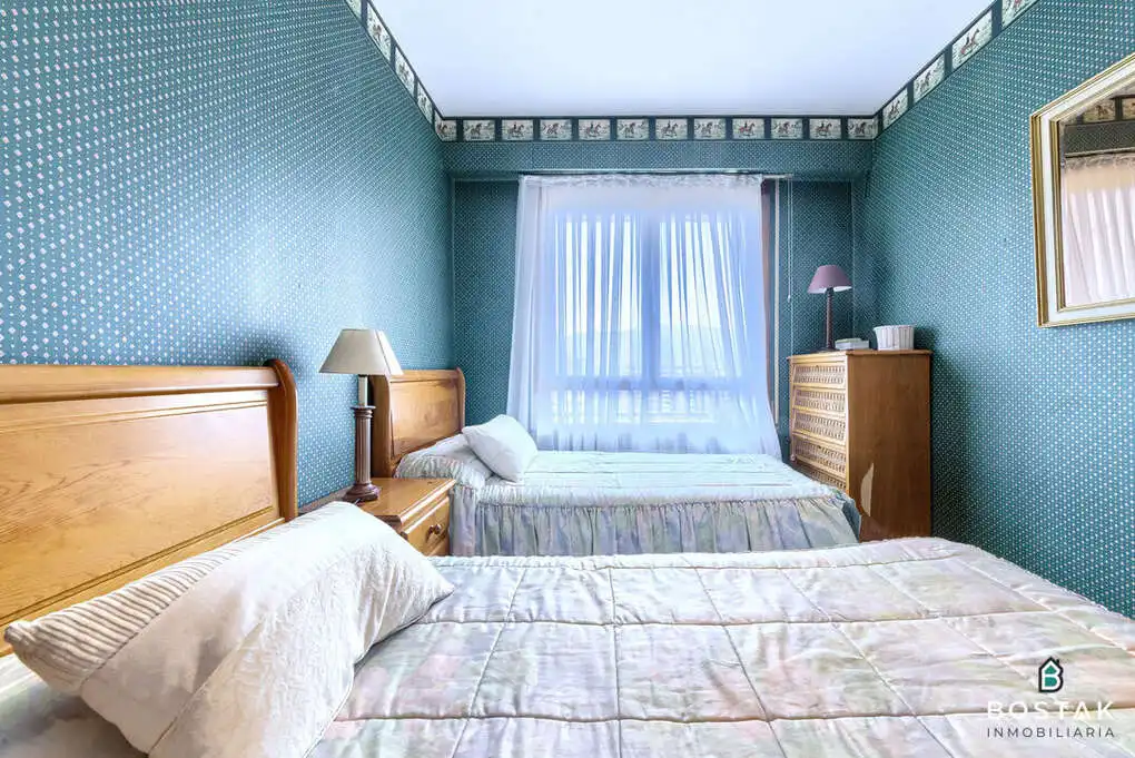 Schlafzimmer von Wohnung zum Verkauf in Bilbao  mit Heizung, Terrasse und Möbliert