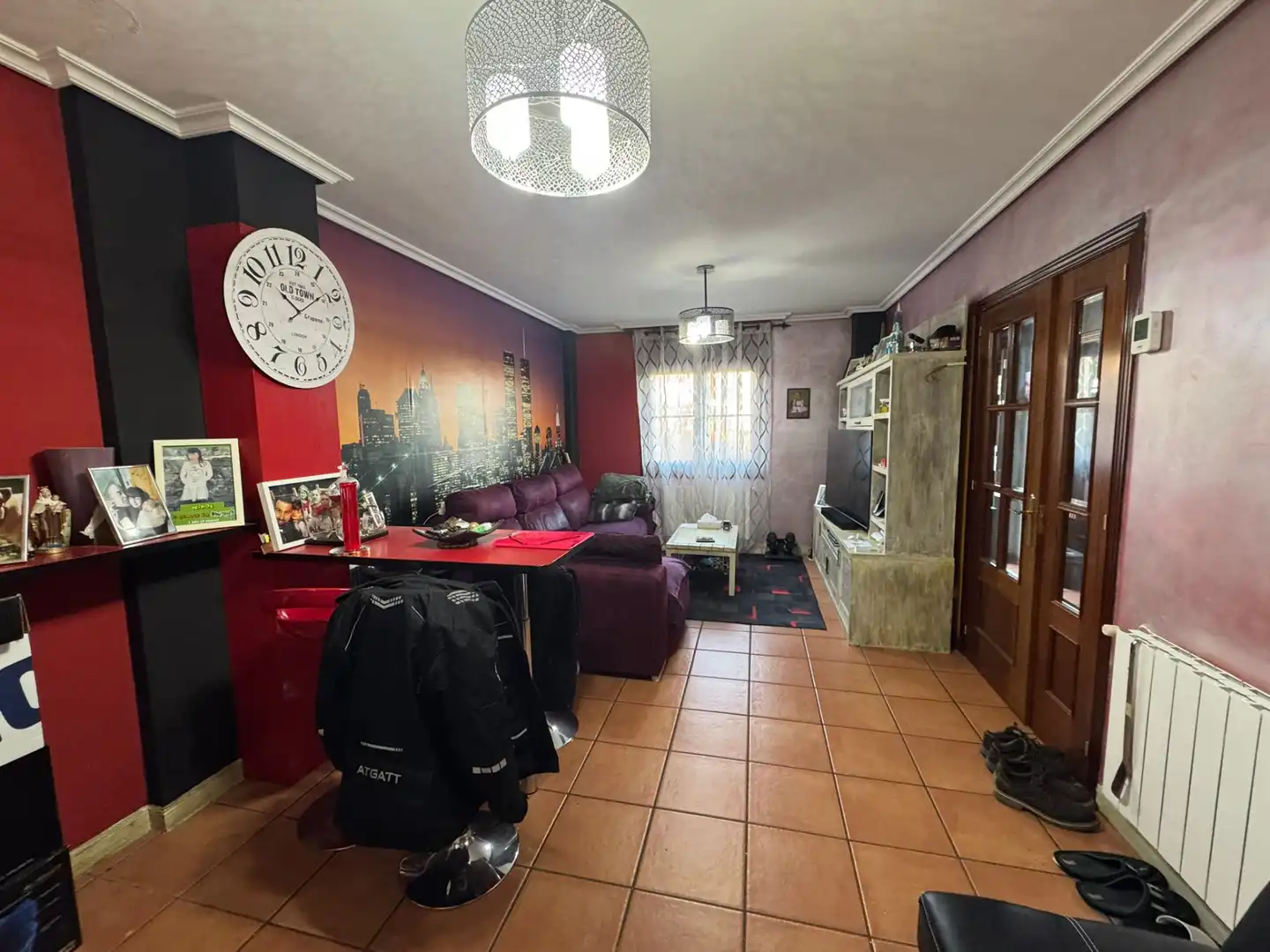 Wohnzimmer von Einfamilien-Reihenhaus zum Verkauf in Polanco mit Heizung, Privatgarten und Terrasse
