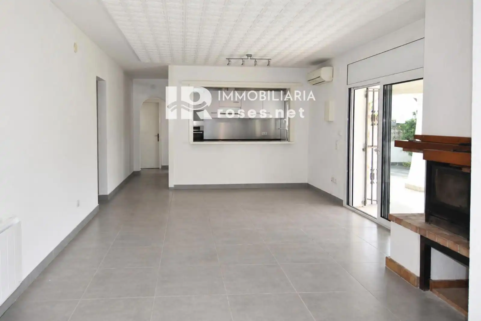 Exterior view of Houses for sale in Empuriabrava  with Air Conditioner