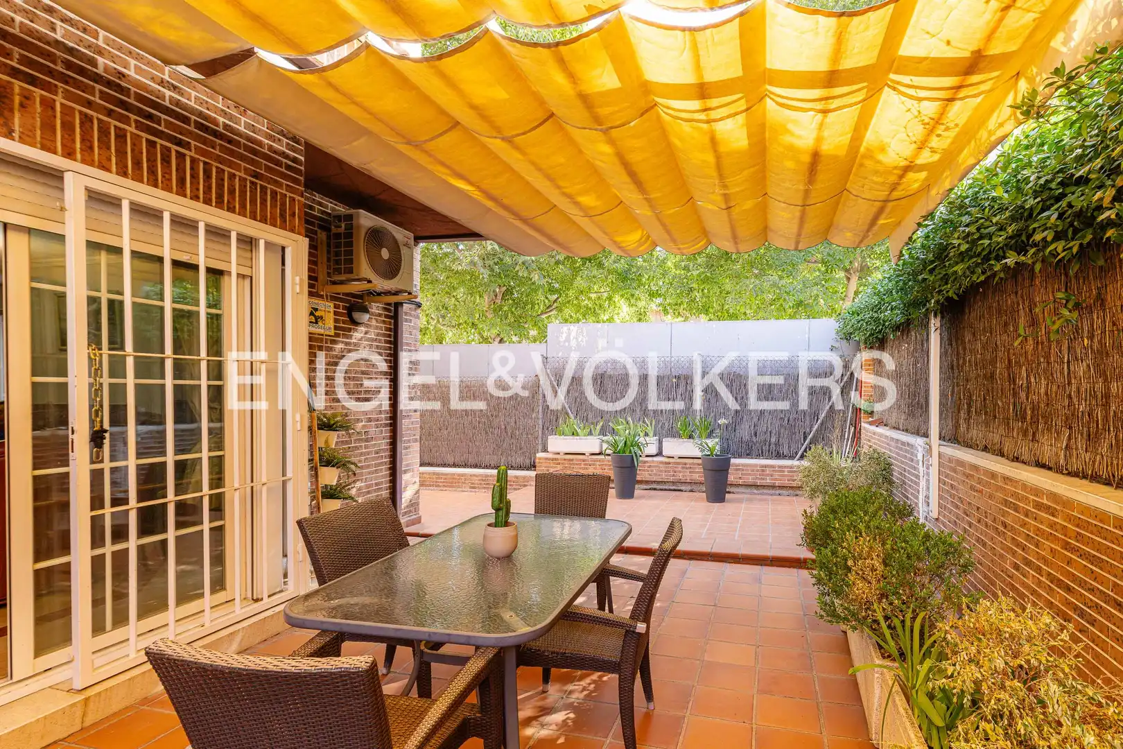 Terraza de Casa adosada en venta en Madrid con Aire acondicionado, Calefacción y Jardín privado