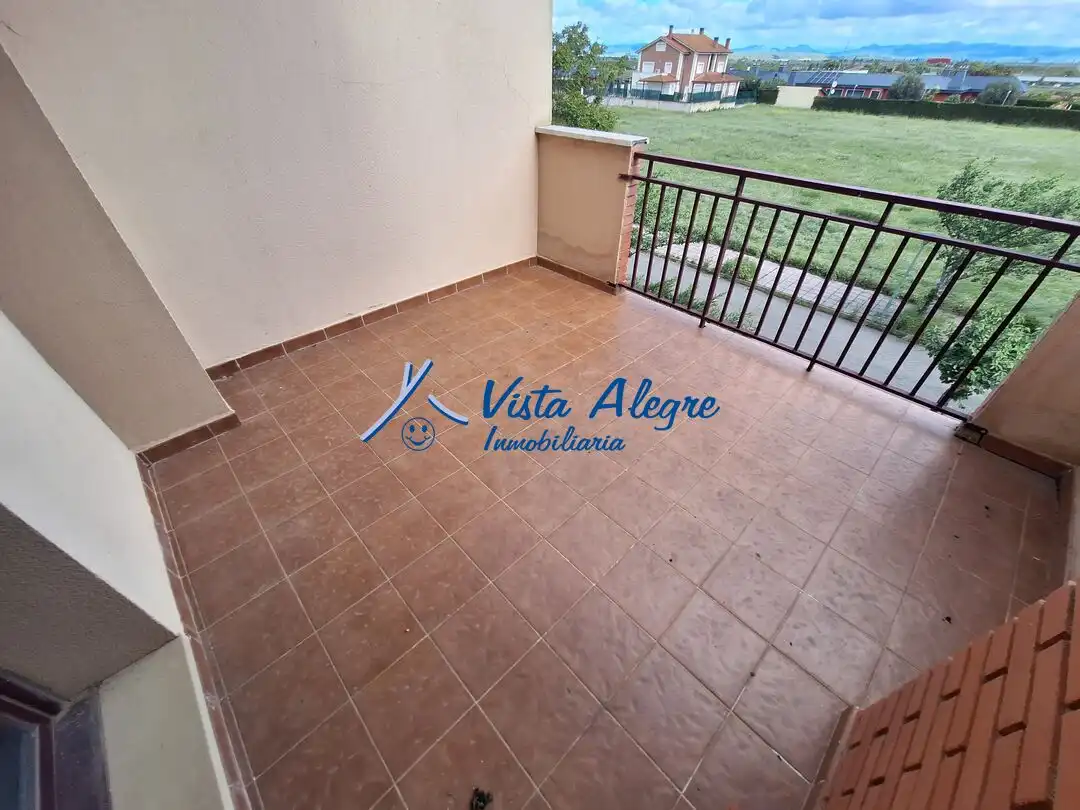 Terrasse von Einfamilien-Reihenhaus zum Verkauf in Santo Domingo de la Calzada mit Heizung, Privatgarten und Terrasse