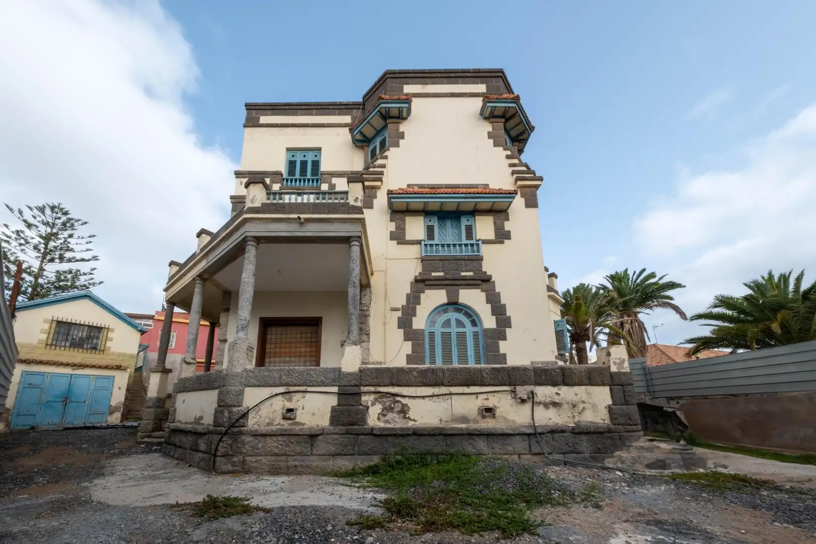 Vista exterior de Casa o xalet en venda en Las Palmas de Gran Canaria amb Terrassa, Piscina i Balcó