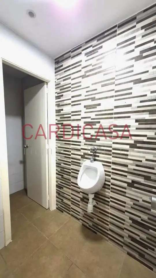 Baño de Local de alquiler en Vigo  con Aire acondicionado