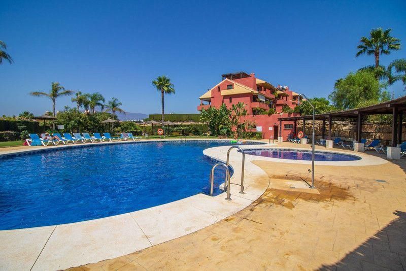 Piscina de Àtic de lloguer en Estepona amb Aire condicionat, Calefacció i Jardí privat