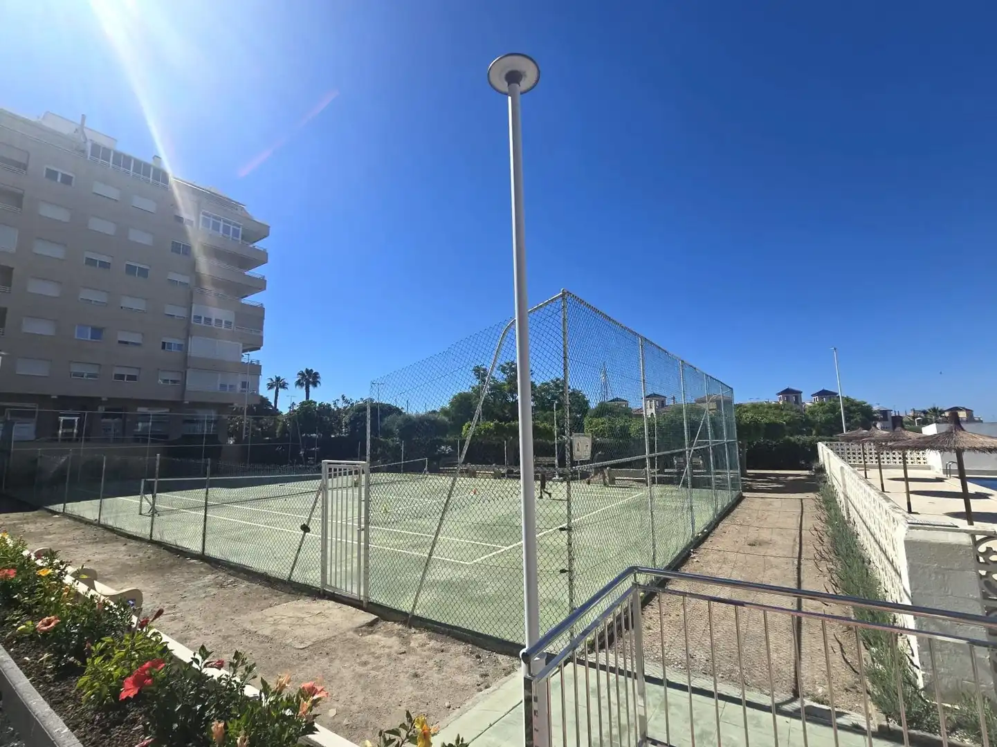 Parking de Apartamento en venta en Torrevieja con Jardín privado, Terraza y Amueblado