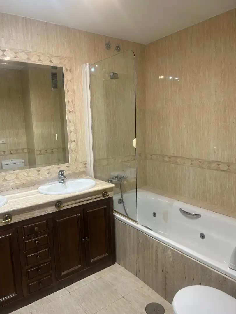 Baño de Piso en venta en Jaén con Aire acondicionado, Trastero y Balcón