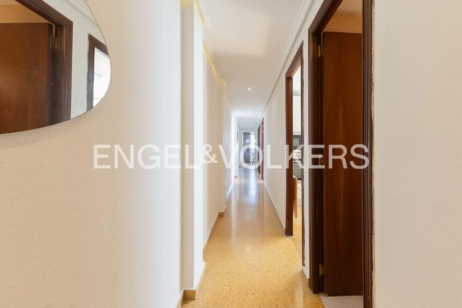 Wohnung zum Verkauf in Valencia mit Klimaanlage, Heizung und Balkon