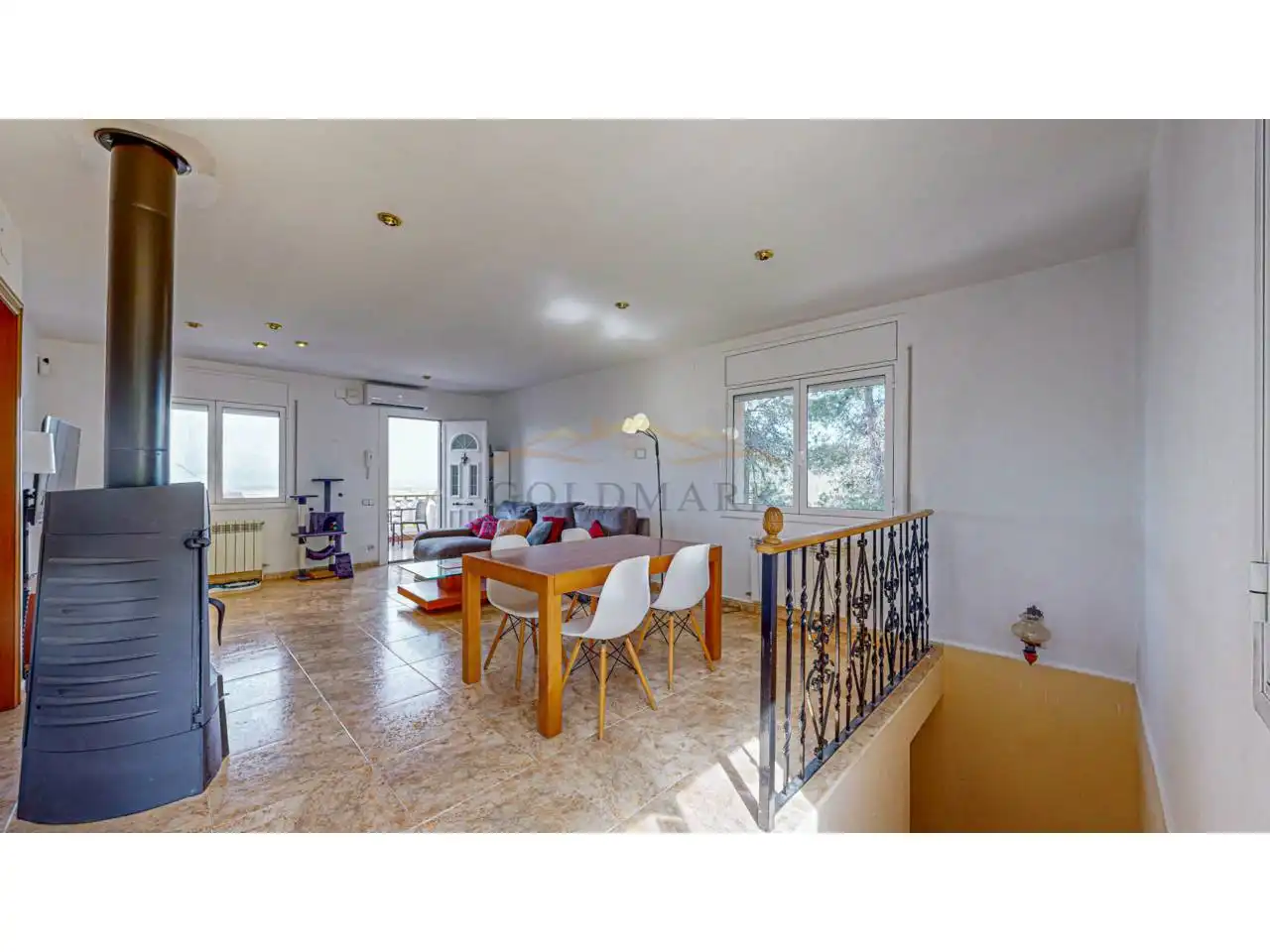 Vista exterior de Casa o xalet en venda en Corbera de Llobregat amb Aire condicionat, Jardí privat i Terrassa