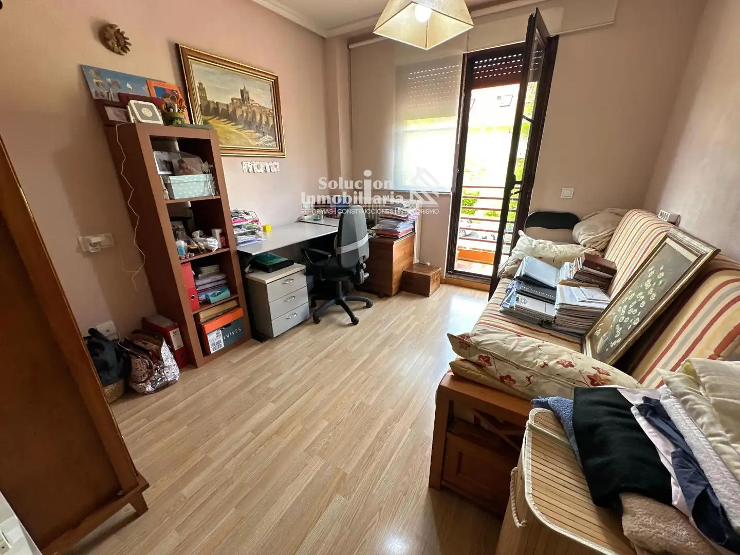 Schlafzimmer von Einfamilien-Reihenhaus zum Verkauf in Salamanca mit Heizung, Privatgarten und Möbliert